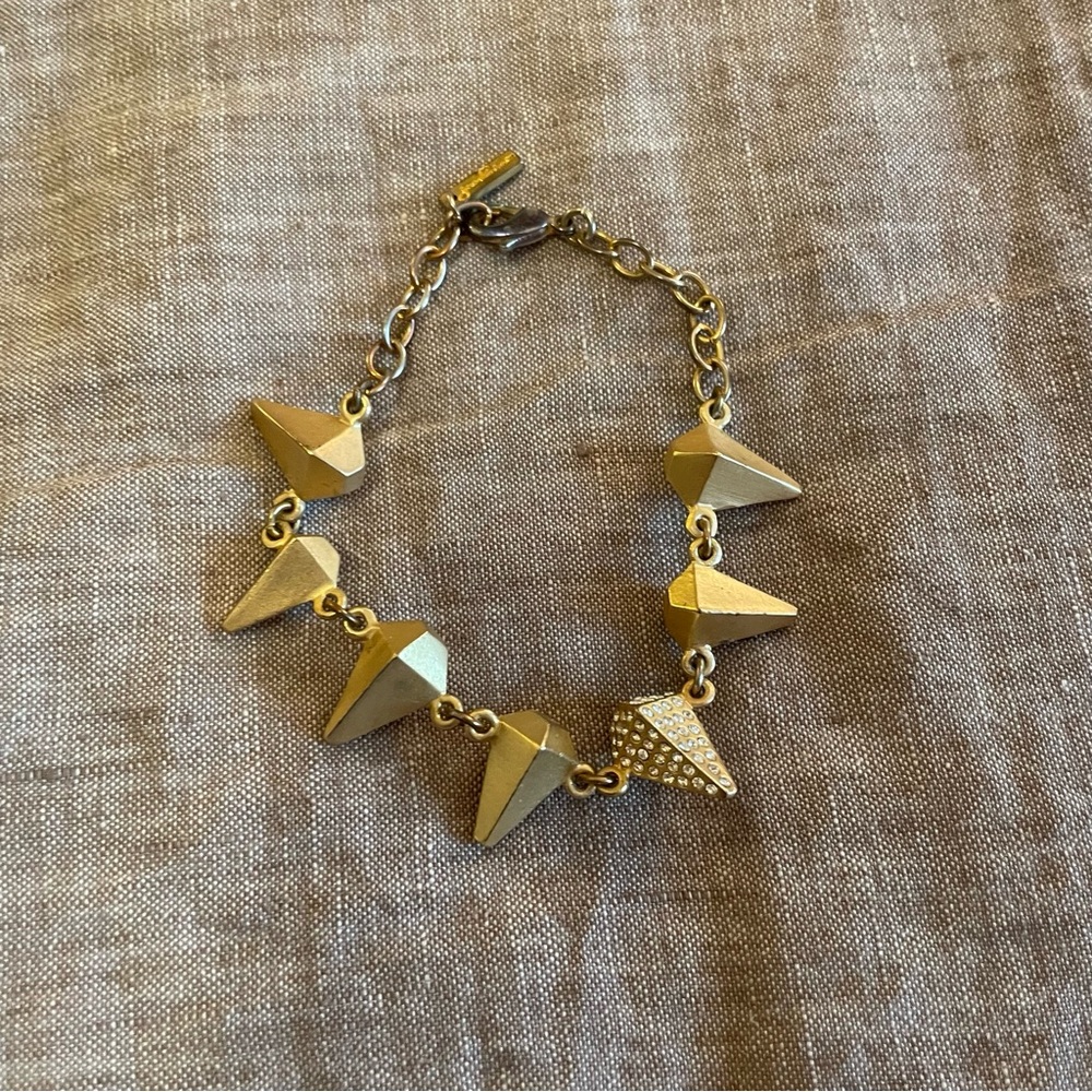 🚨Last Call Jan 9🚨 Gold spike bracelet